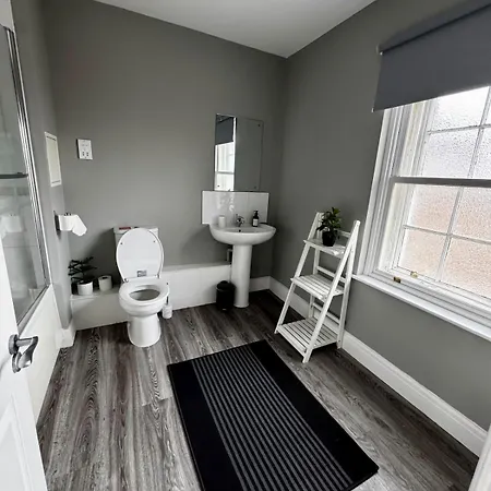 Penthouse Parade Apartment, Sleeps 6 *