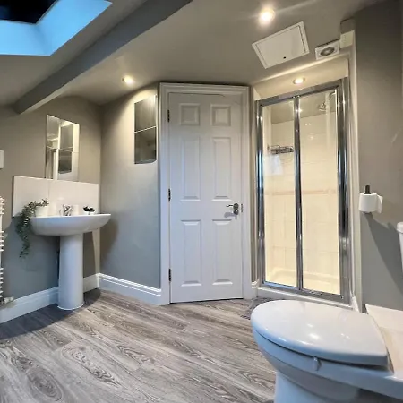 Penthouse Parade Apartment, Sleeps 6 *