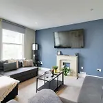 Penthouse Parade Apartment, Sleeps 6 *
