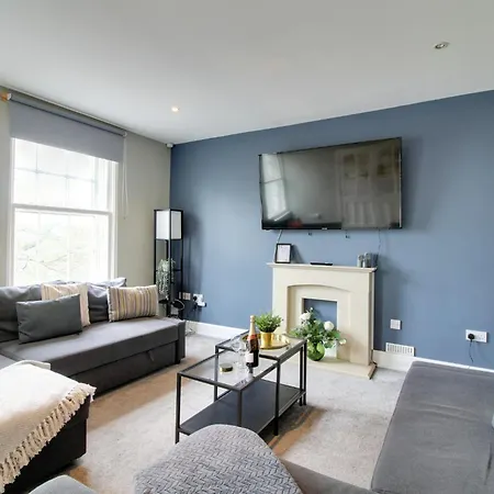 Penthouse Parade Apartment, Sleeps 6 *