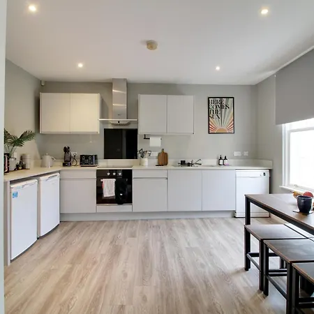 Penthouse Parade Apartment, Sleeps 6