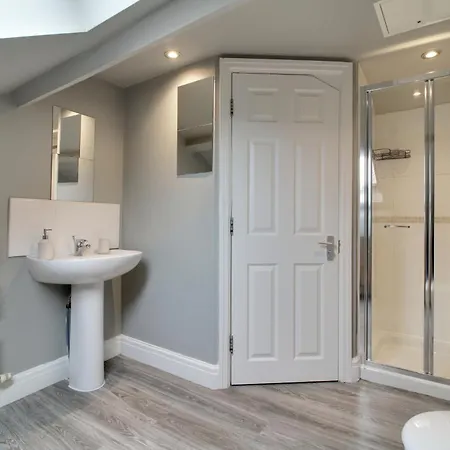 Penthouse Parade Apartment, Sleeps 6 Harrogate