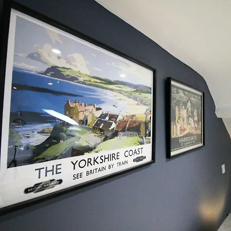 Penthouse Parade Apartment, Sleeps 6 Harrogate