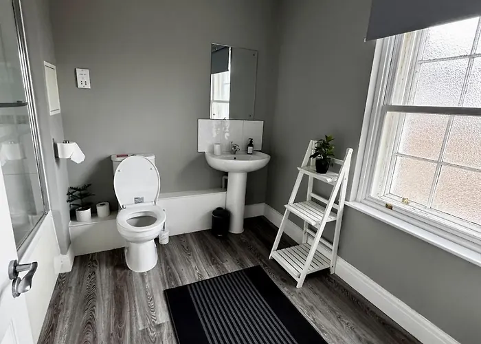 Penthouse Parade Apartment, Sleeps 6 *