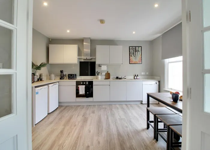 Penthouse Parade Apartment, Sleeps 6