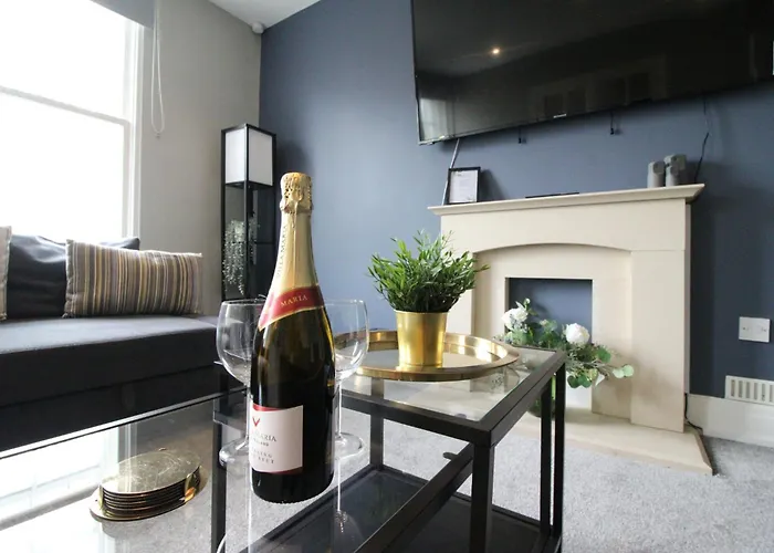 Penthouse Parade Apartment, Sleeps 6 * Harrogate